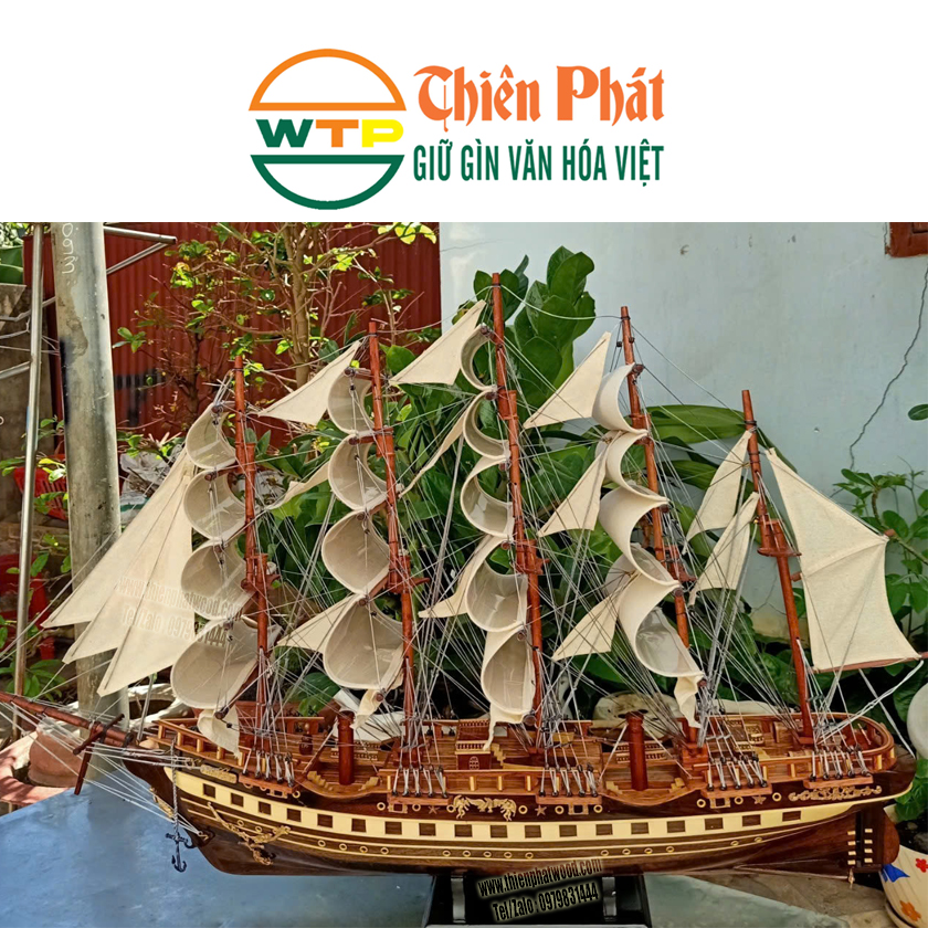 Mô hình gỗ được lấy cảm hứng từ thuyền chở hàng France II bằng gỗ